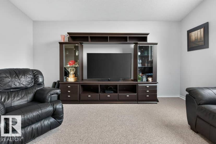 31 Douglas CR — photo 20 of 40