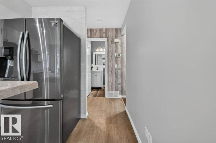 31 Douglas CR — photo 13 of 40