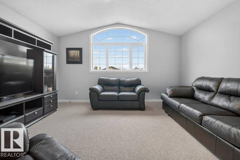 31 Douglas CR — photo 18 of 40