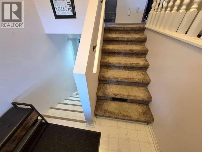 5209 40 Avenue — photo 9 of 40