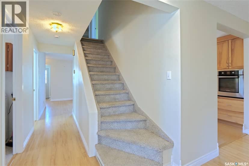 809 Athabasca STREET E — photo 13 of 32
