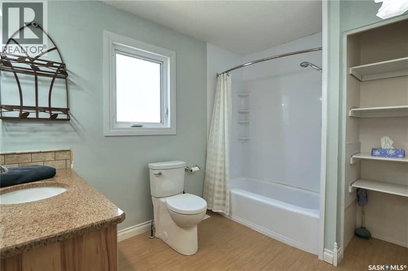 809 Athabasca STREET E — photo 12 of 32