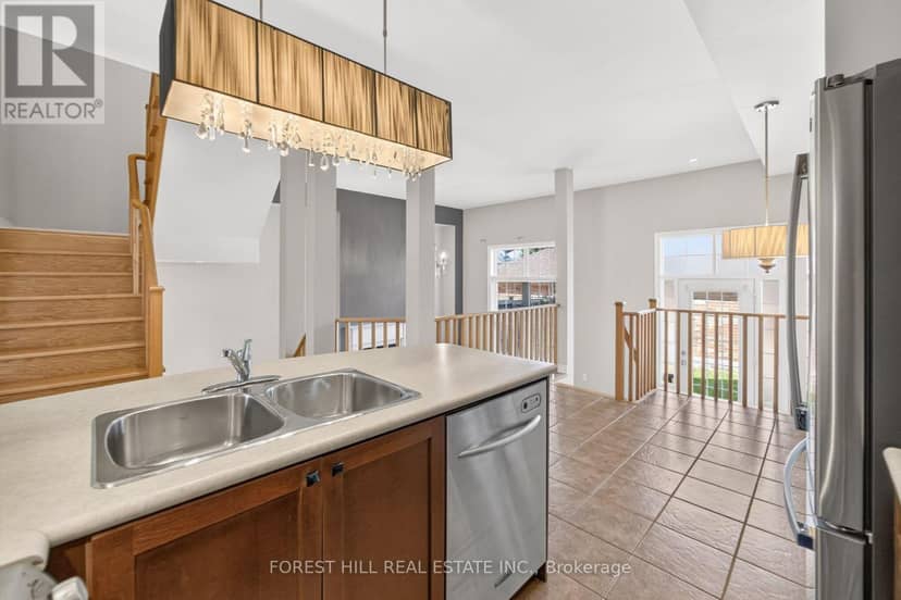 3549 Eglinton Avenue W — photo 11 of 29