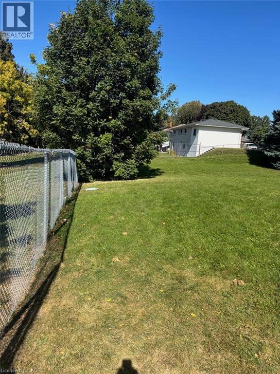 36 LAURIS Avenue — photo 7 of 9