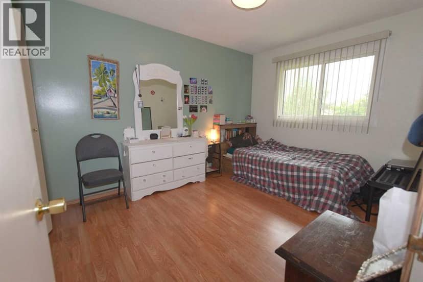 96 Simpson Crescent SE — photo 14 of 31