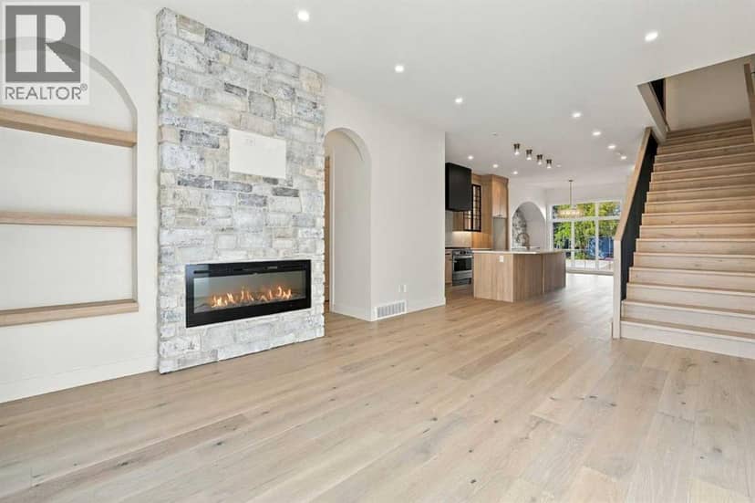 249 22 Avenue NE — photo 11 of 40