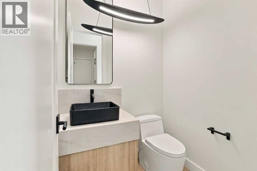 249 22 Avenue NE — photo 12 of 40