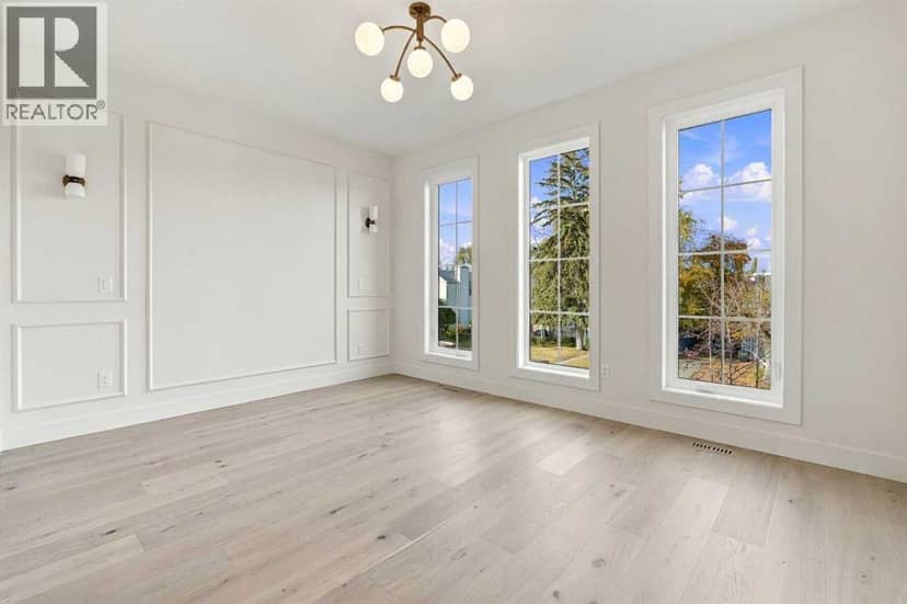 249 22 Avenue NE — photo 15 of 40