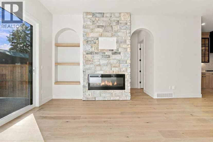 249 22 Avenue NE — photo 10 of 40