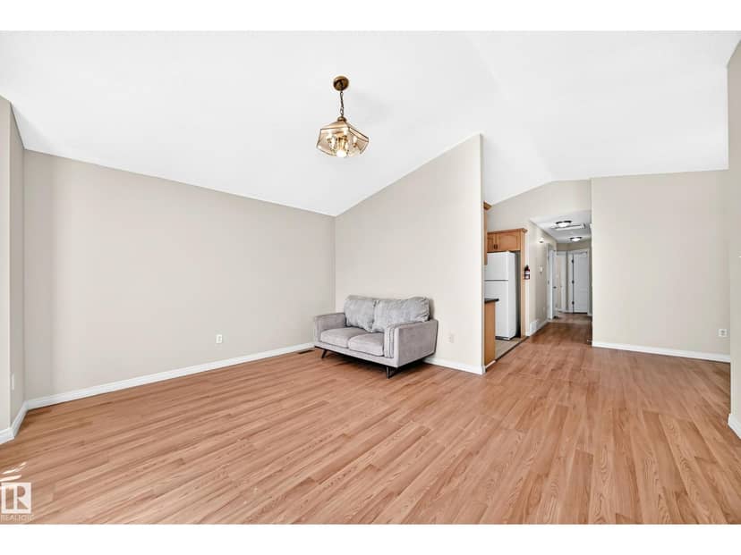 9518 106 AV NW — photo 11 of 40