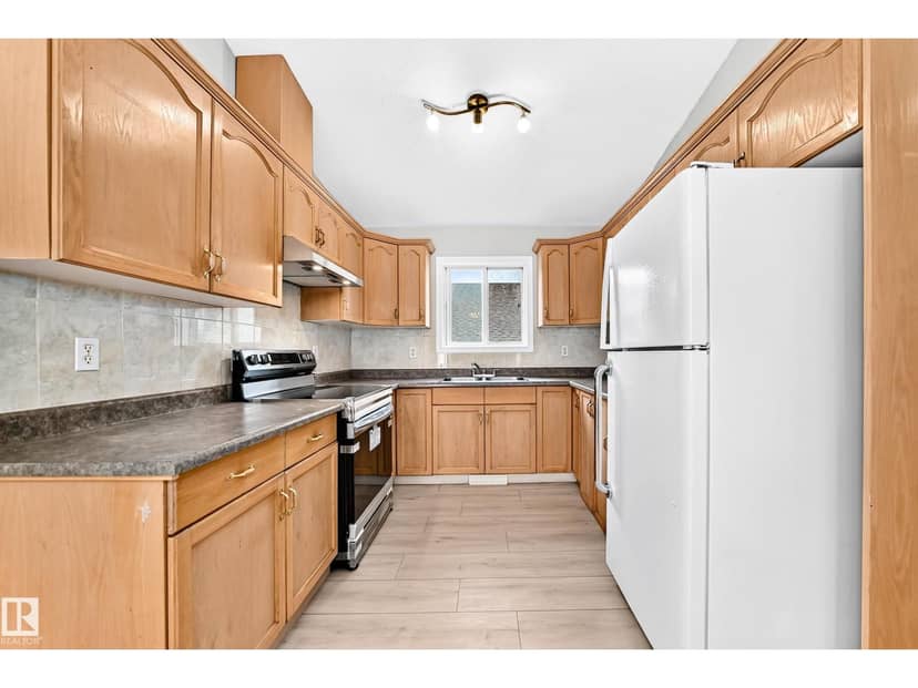 9518 106 AV NW — photo 15 of 40