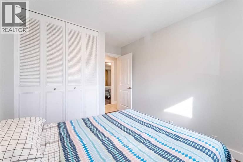 208 Woodpark Place SW — photo 14 of 40