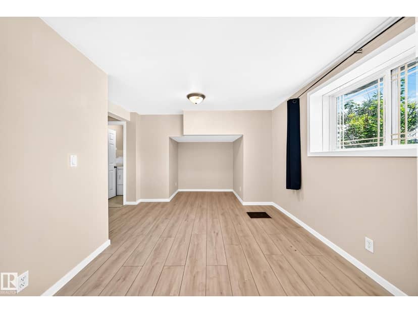 9518 106 AV NW — photo 35 of 40