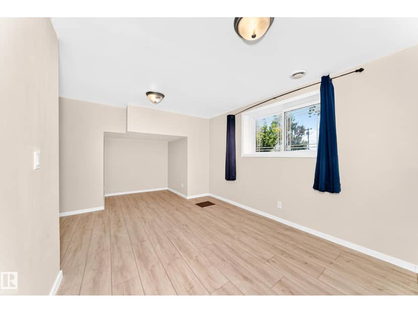 9518 106 AV NW — photo 34 of 40