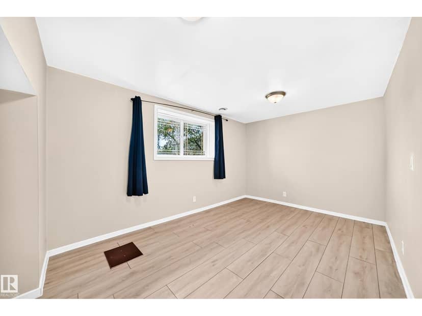 9518 106 AV NW — photo 33 of 40