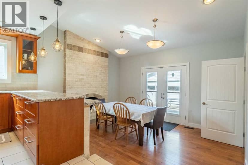 208 Woodpark Place SW, Calgary, photo 7