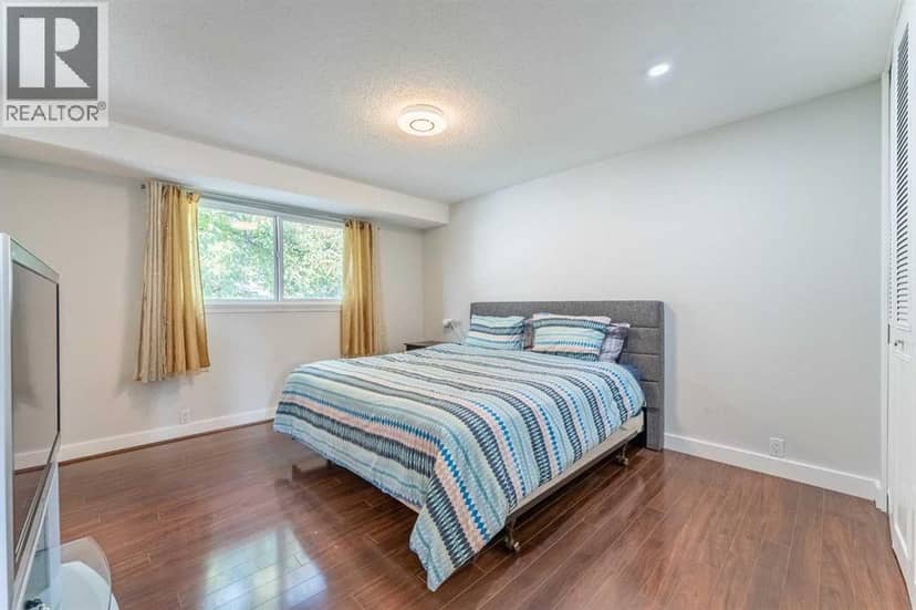208 Woodpark Place SW — photo 17 of 40