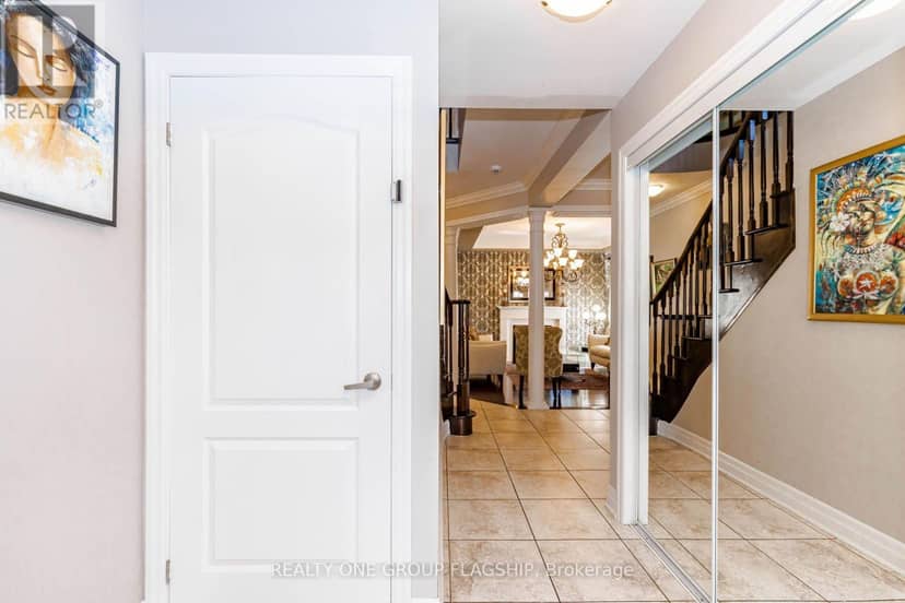 715 Casarin Crescent — photo 16 of 40