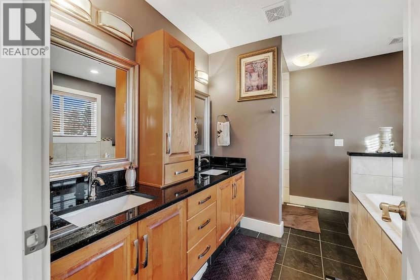 220 East Lakeview Place — photo 29 of 40