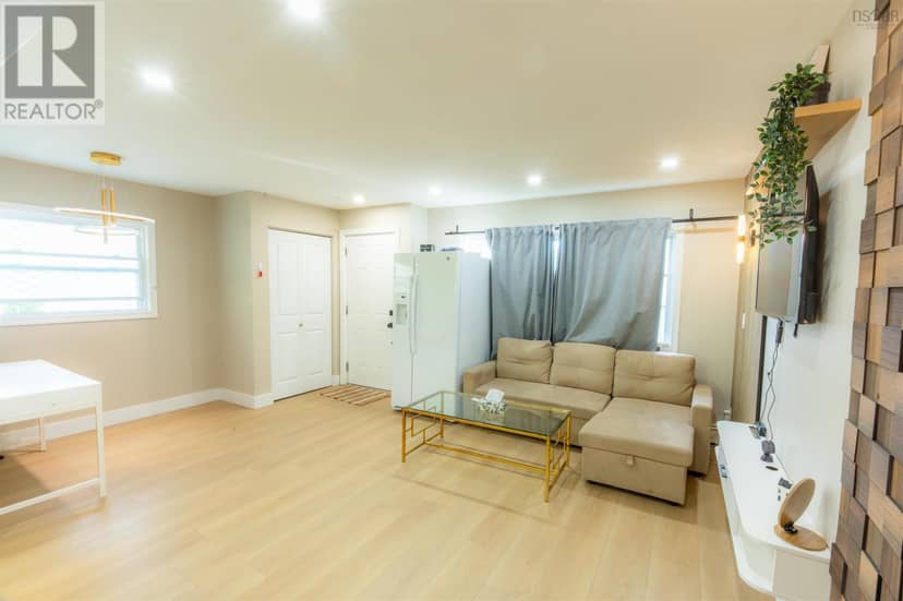 23 Mountain Avenue — photo 11 of 27