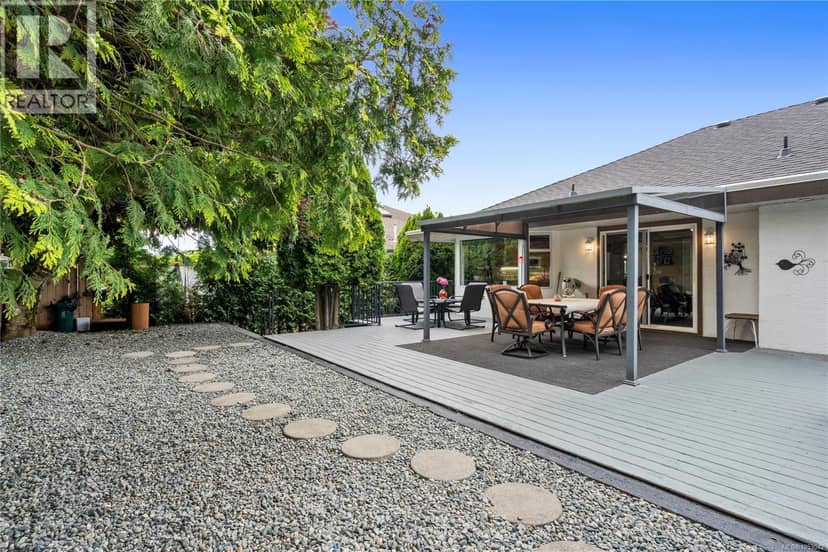 1072 Roberton Blvd — photo 3 of 40