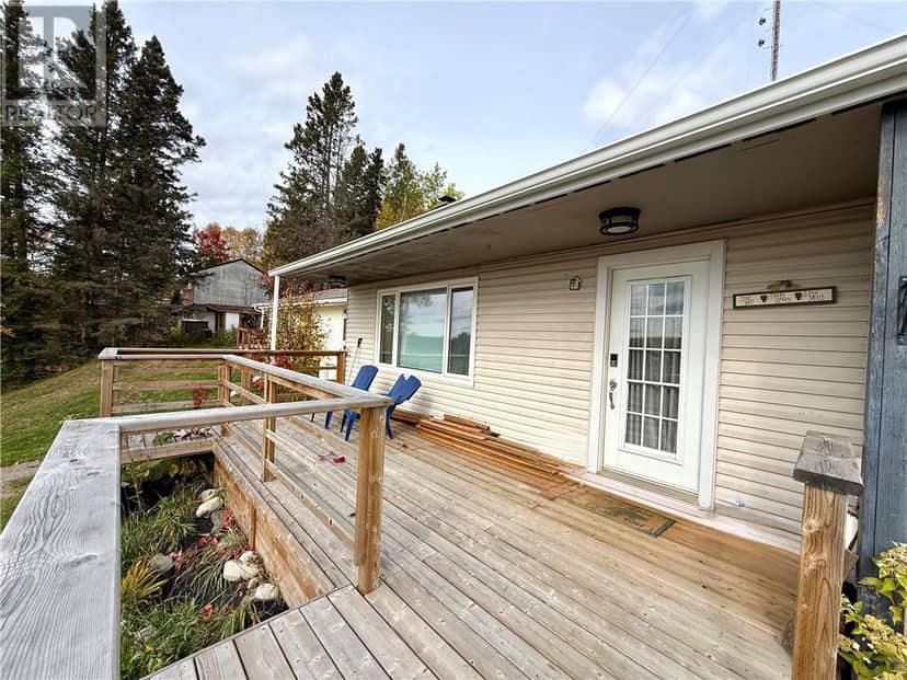 54 Maple Crescent, Atikokan, photo 2