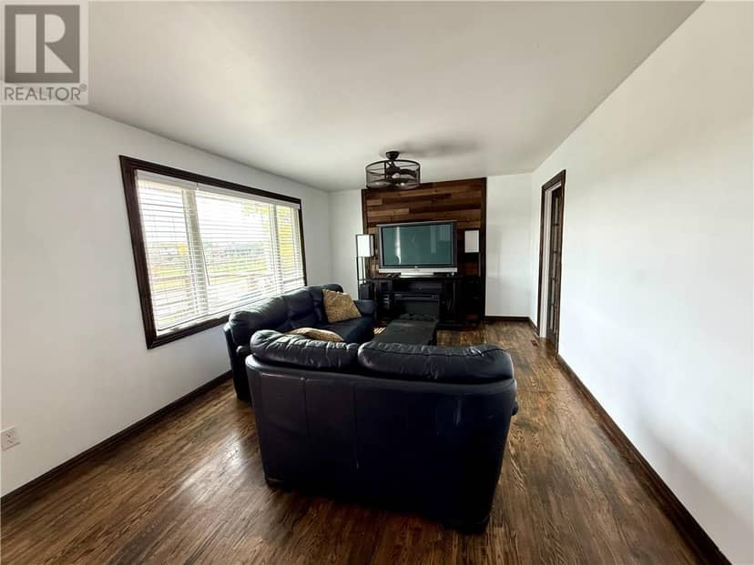 54 Maple Crescent, Atikokan, photo 3