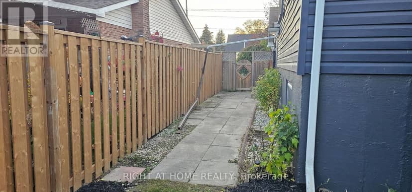 47 Simpson Avenue — photo 23 of 40
