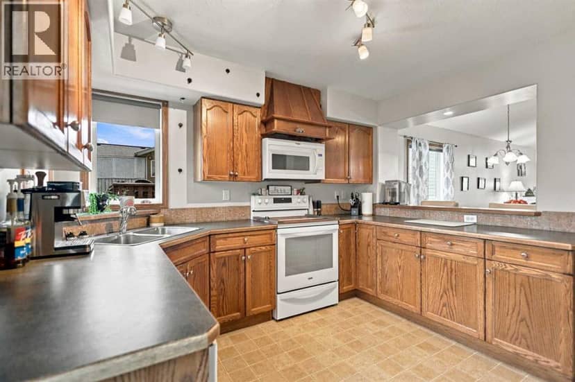 55 Wildrose Drive — photo 15 of 40