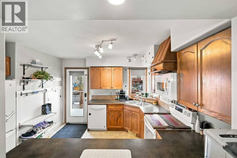 55 Wildrose Drive — photo 13 of 40