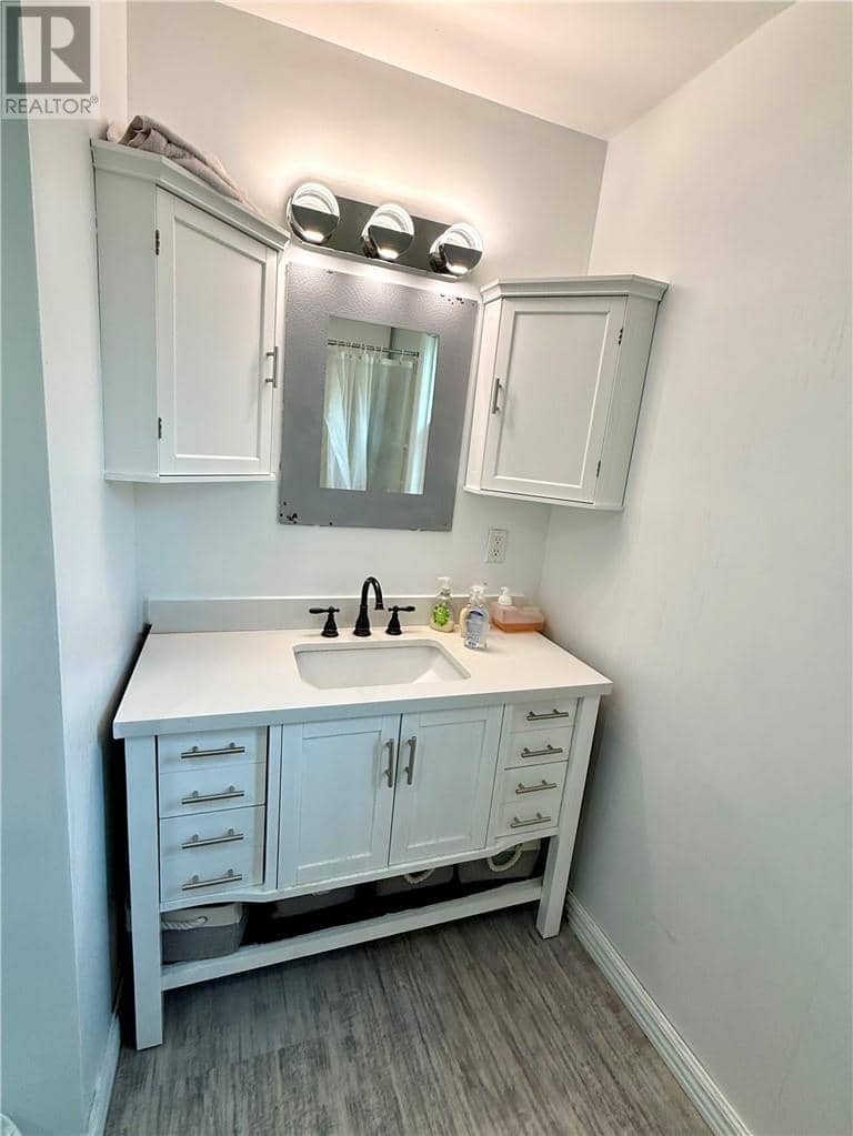 54 Maple Crescent — photo 12 of 25