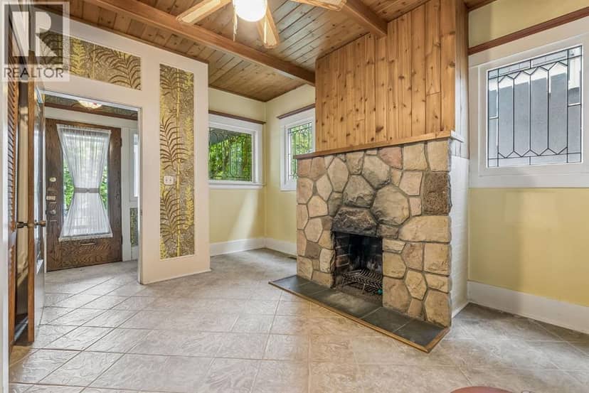 3217 Elbow Drive SW — photo 9 of 40