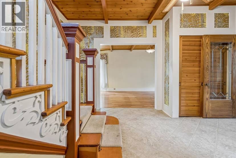 3217 Elbow Drive SW — photo 10 of 40
