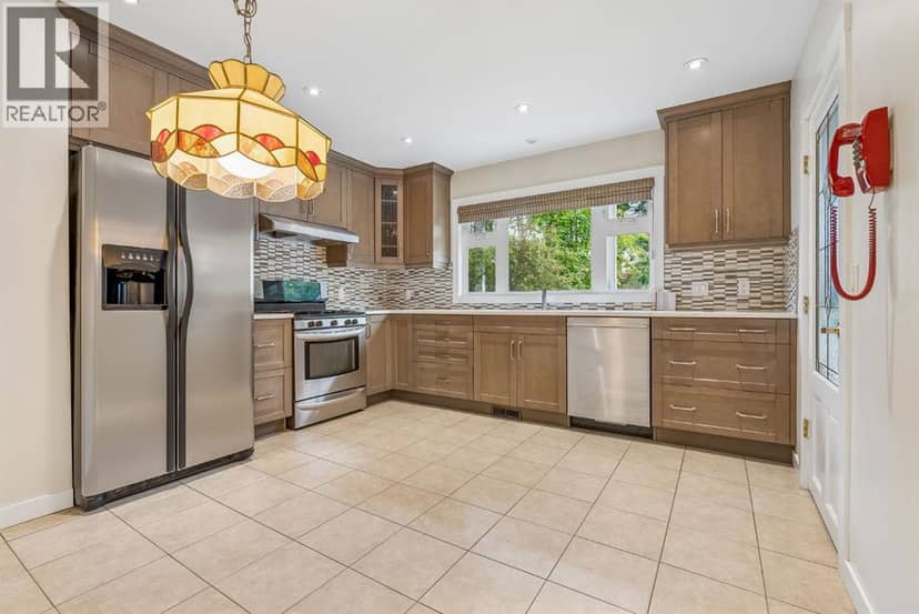 3217 Elbow Drive SW — photo 18 of 40