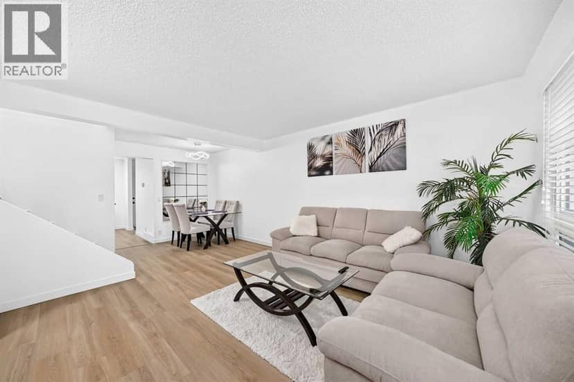 135 Woodsman Lane SW, Calgary, photo 3