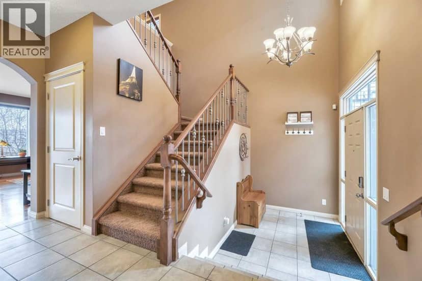 8 Sunset Square, Cochrane, photo 5