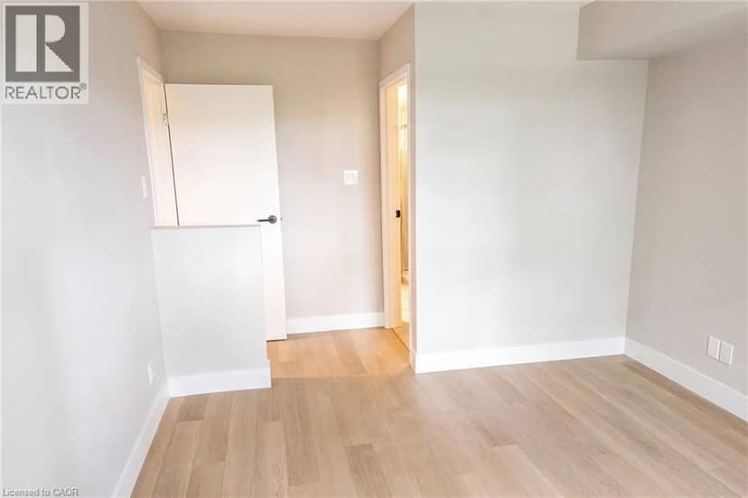 3085 KINGSWAY Drive Unit# 22 — photo 11 of 20