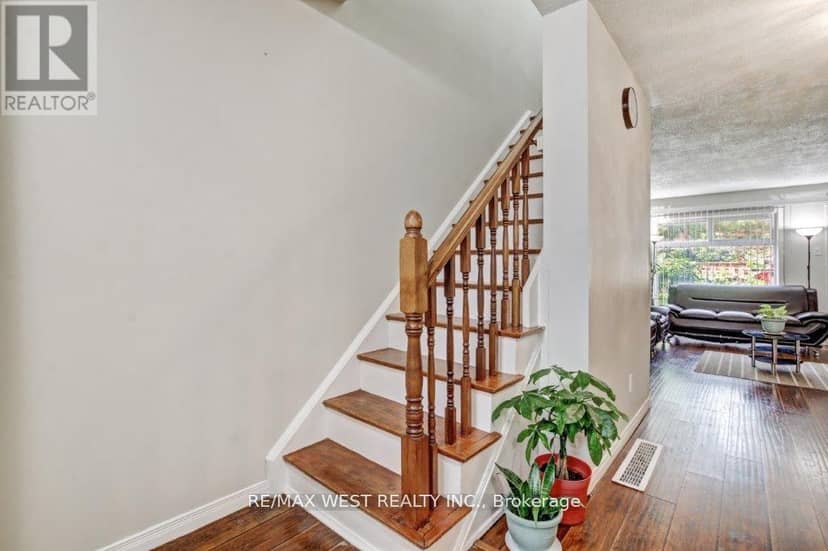 1084 Southdale Road E — photo 11 of 23