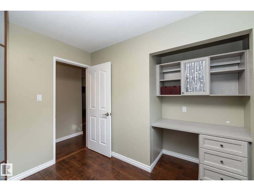 7412 33 AV NW — photo 15 of 33