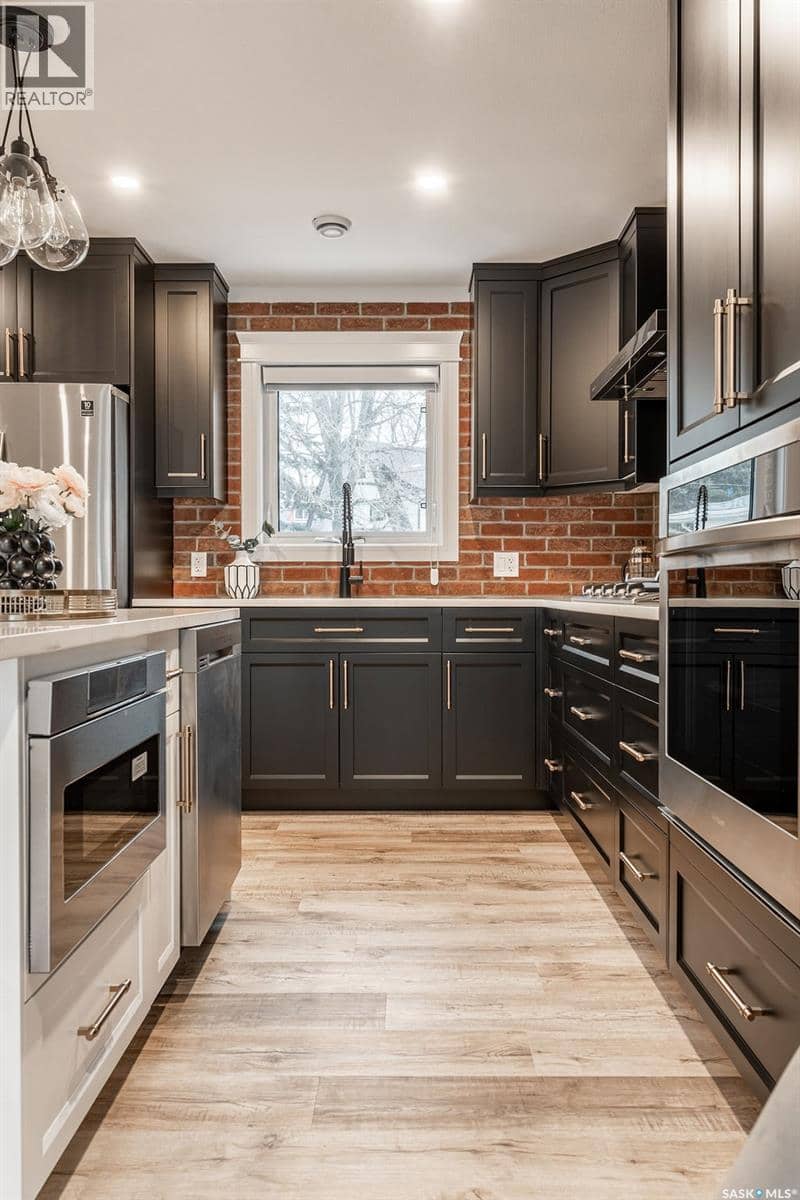1007 Osler STREET — photo 13 of 40