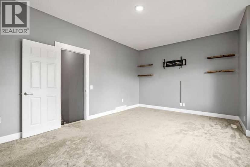 195 Cranwell Crescent SE — photo 16 of 37