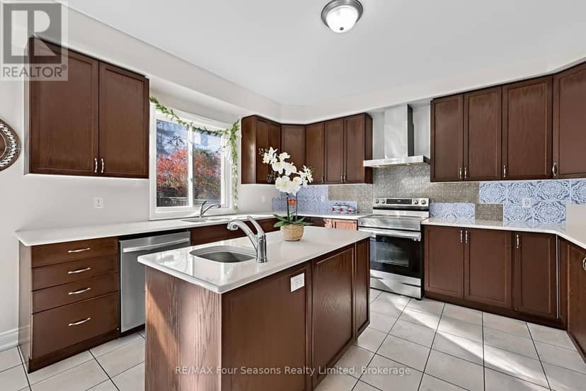 71 Lockerbie Crescent, Collingwood, photo 4