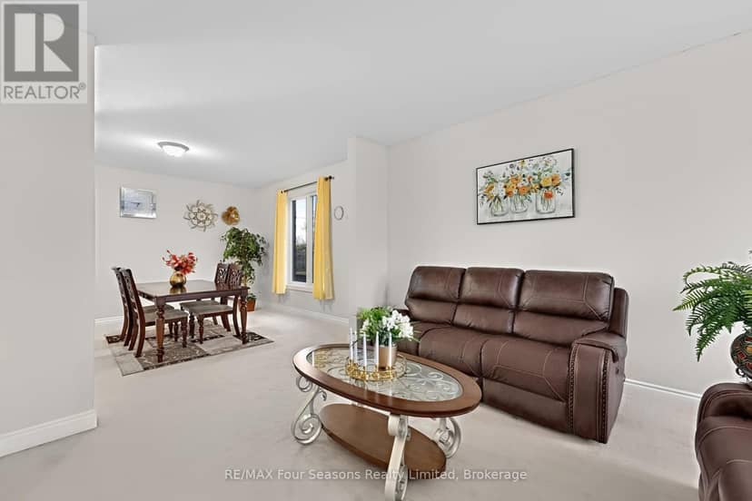 71 Lockerbie Crescent — photo 9 of 40
