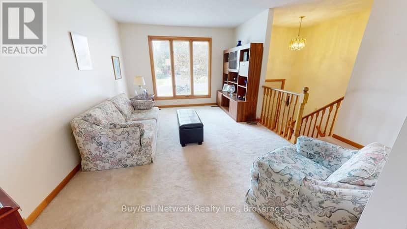 2565 Marsdale Drive — photo 11 of 31