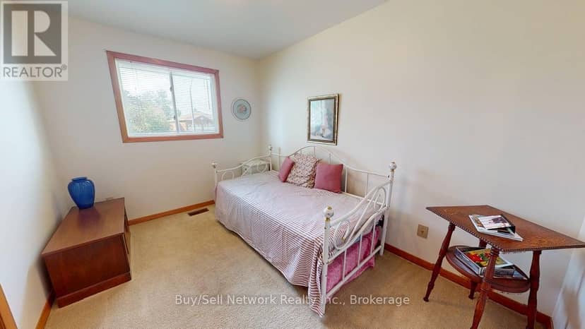 2565 Marsdale Drive — photo 16 of 31