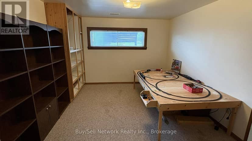 2565 Marsdale Drive — photo 23 of 31