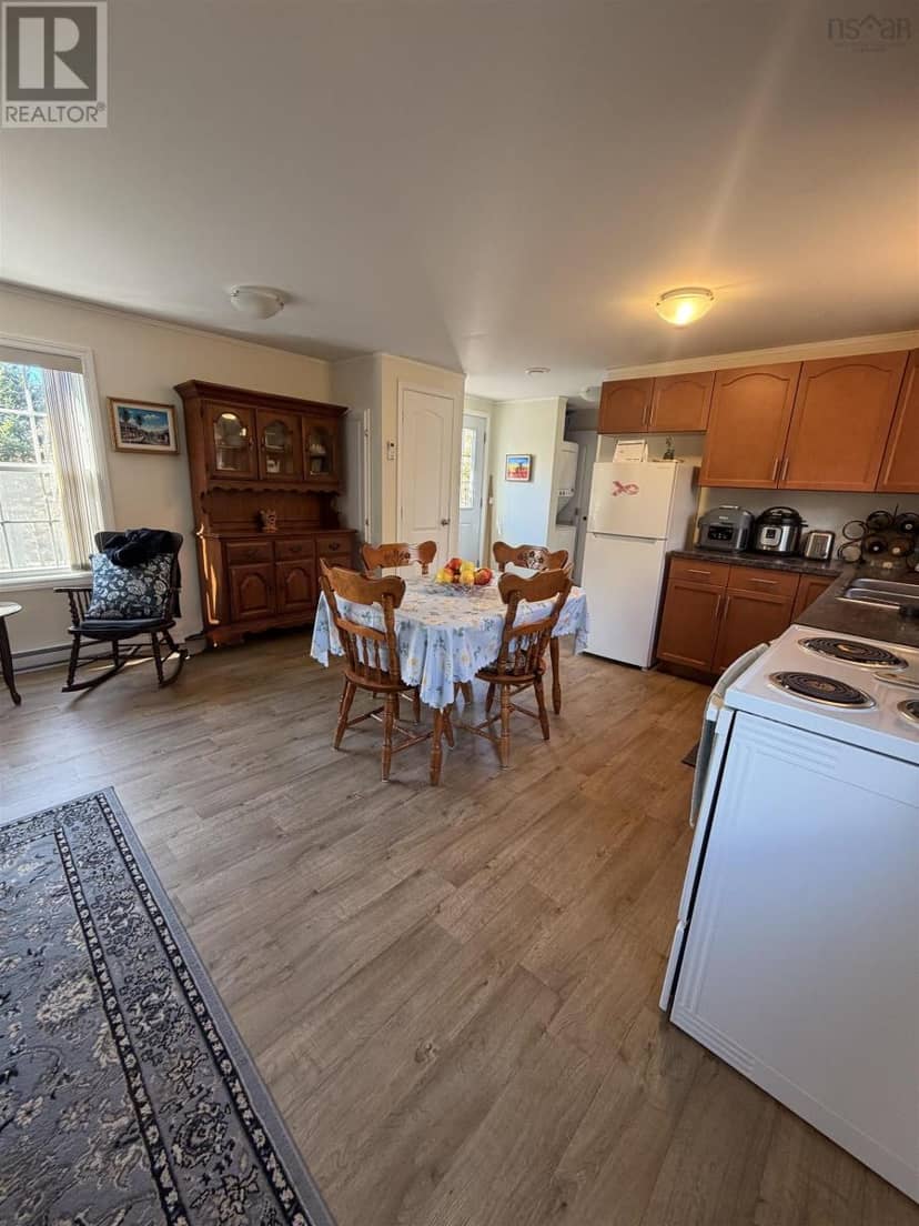 31 Lakefield Drive — photo 12 of 23