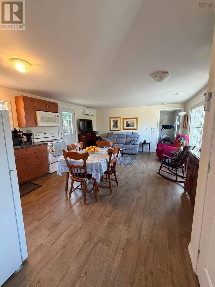 31 Lakefield Drive — photo 10 of 23