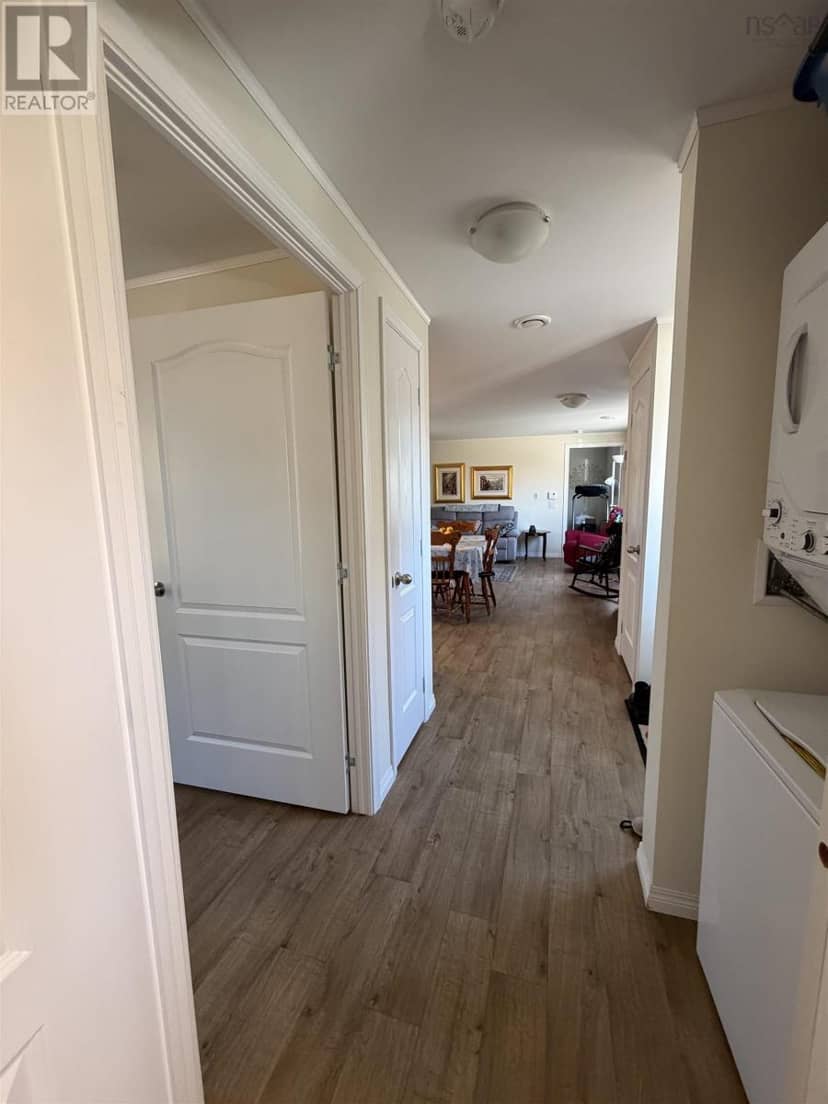 31 Lakefield Drive — photo 16 of 23