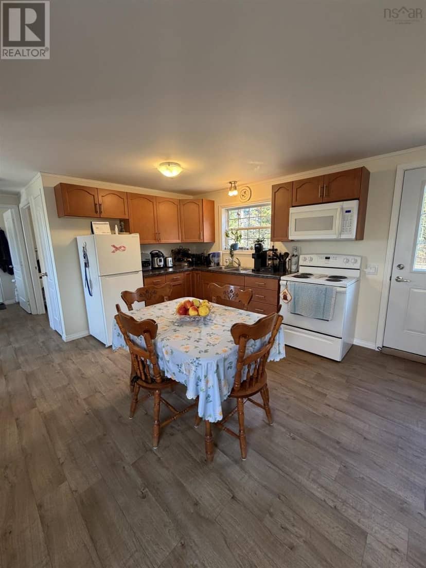 31 Lakefield Drive — photo 11 of 23